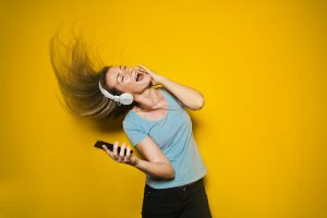 Cuáles son los beneficios de escuchar música para la salud