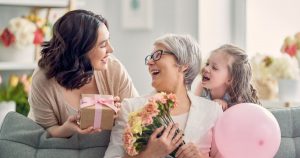 Qué regalar para el día de las madres - 9 Ideas creativas que harán feliz a mamá en 2021